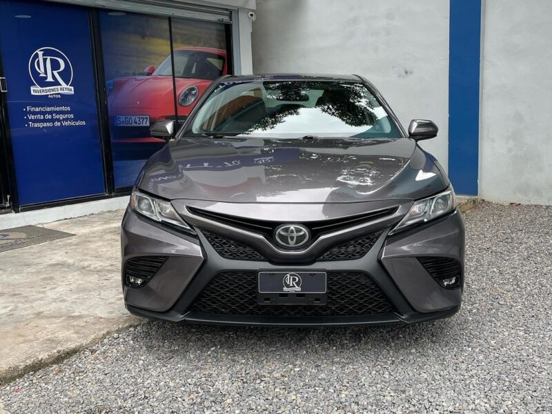 Toyota Camry SE 2019