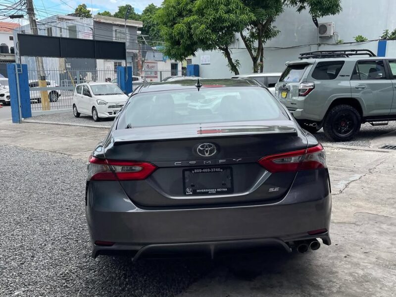 Toyota Camry SE 2019