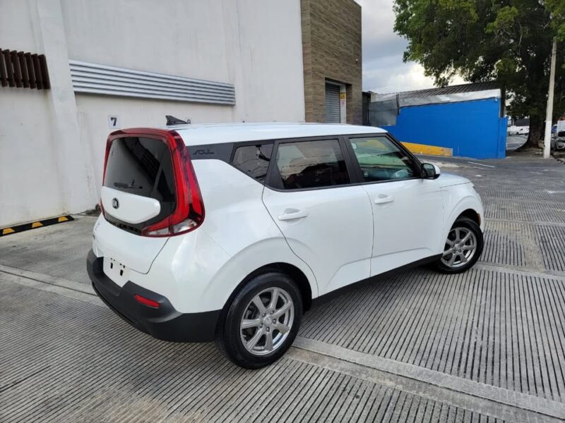 Kia Soul LX 2021