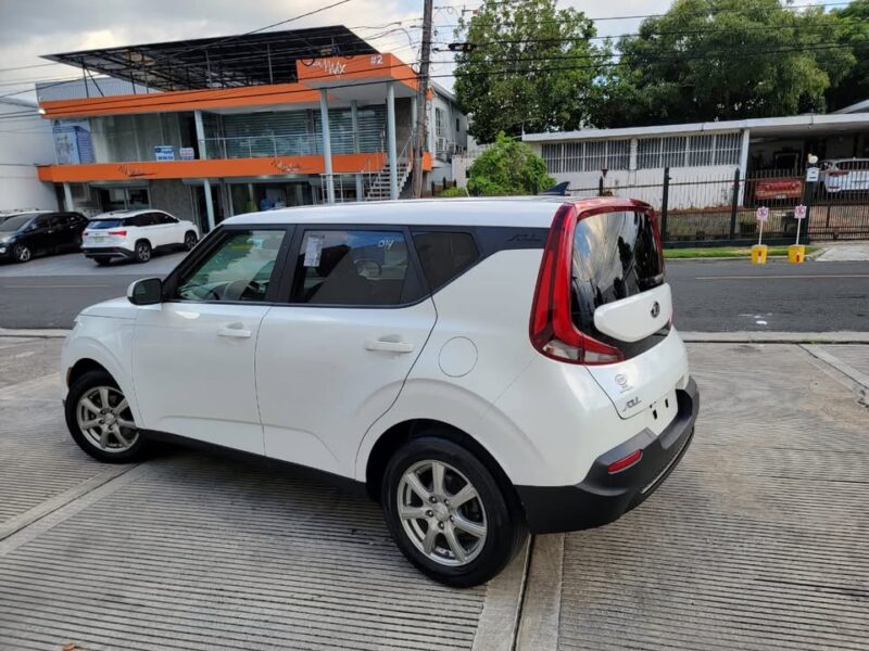 Kia Soul LX 2021